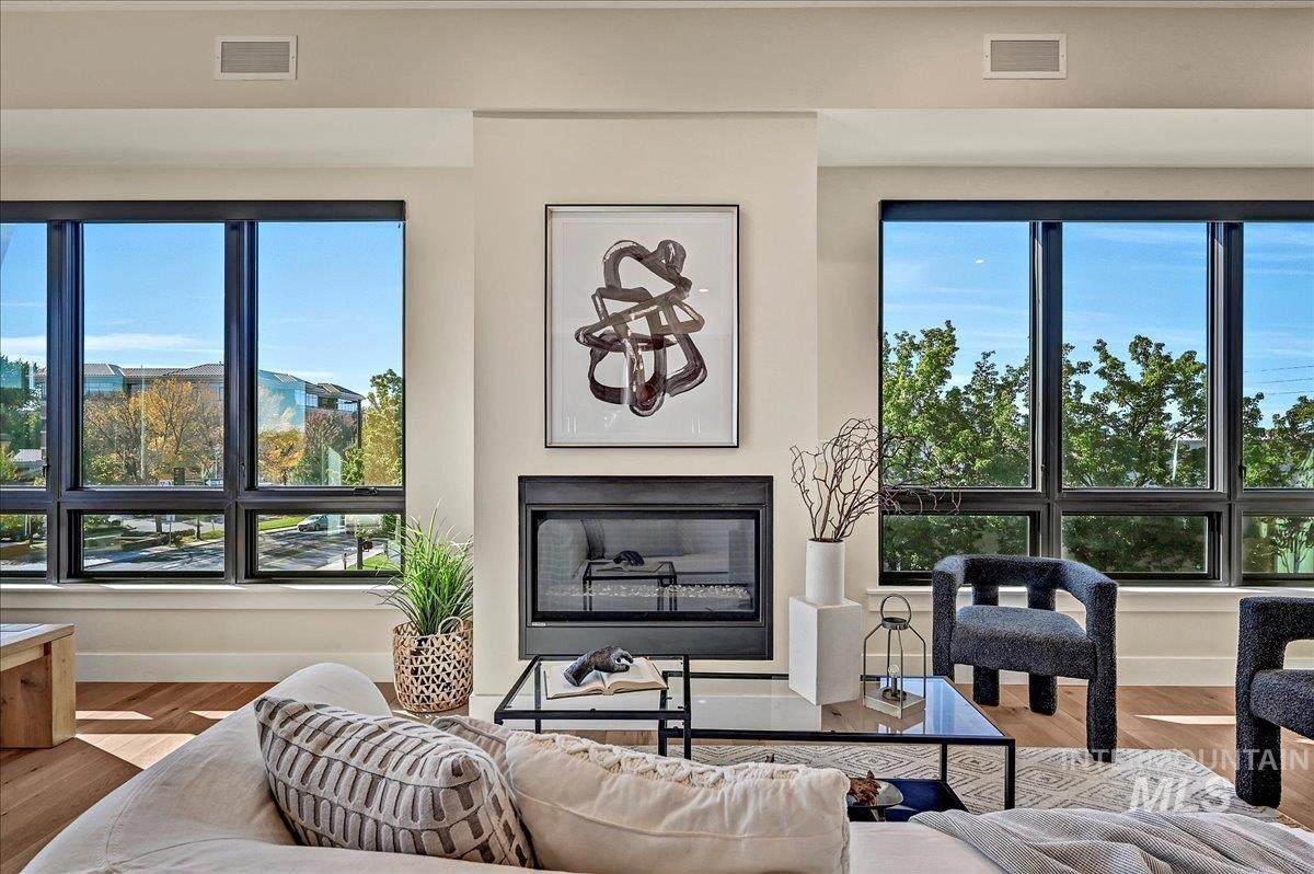 880 River St - Photo 1