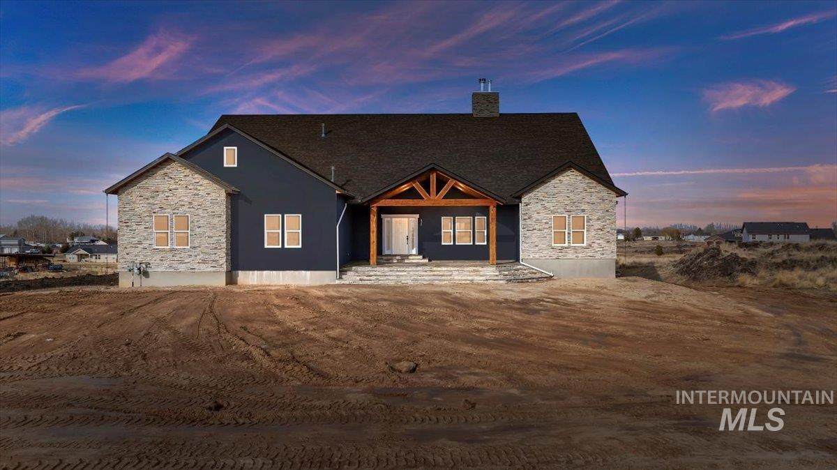 620 Pioneer Mtn Loop - Photo 1
