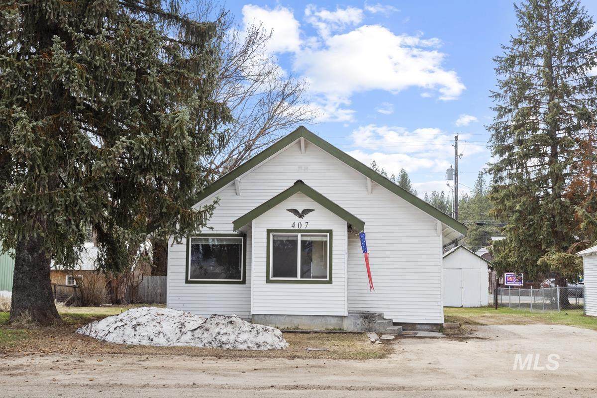 407 Front Street - Photo 1