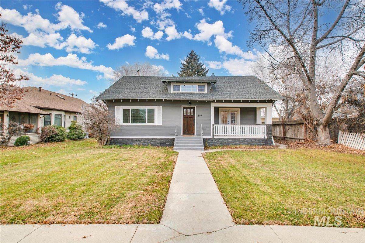 609 10th Ave S - Photo 1