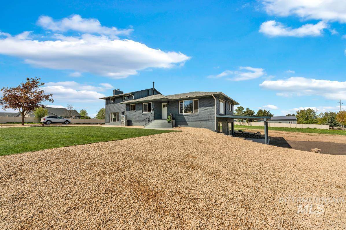 9501 Burnett Dr. - Photo 1