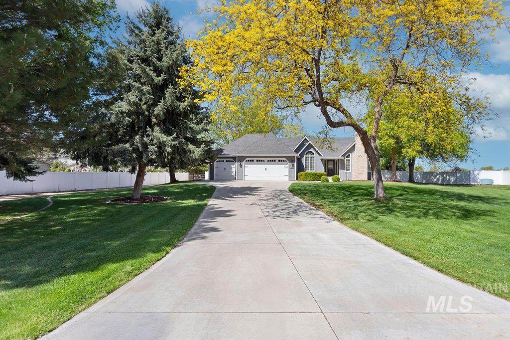 2500 Orchard Ave - Photo 1