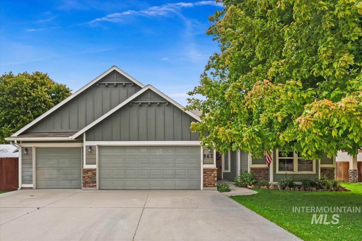 562 Castle Rock Ave - Photo 1