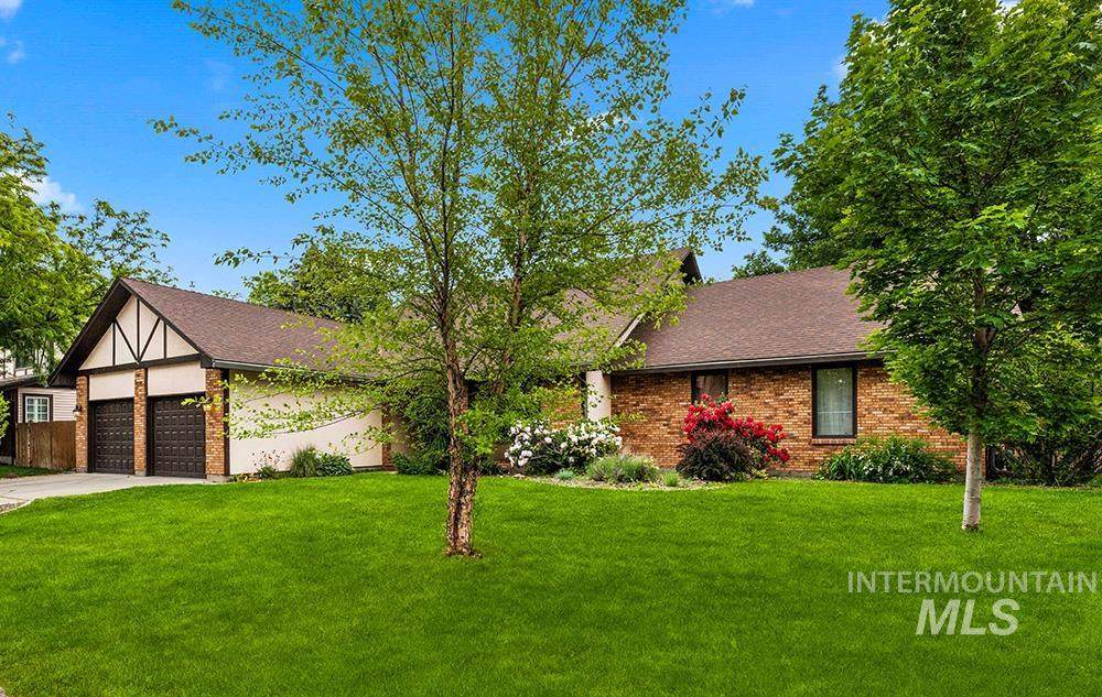 11151 Hinsdale St - Photo 1