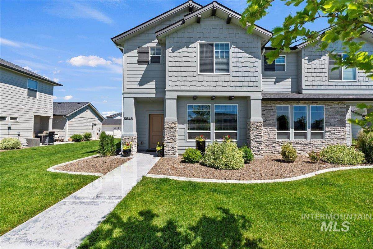 5846 W Striker Ln - Photo 1