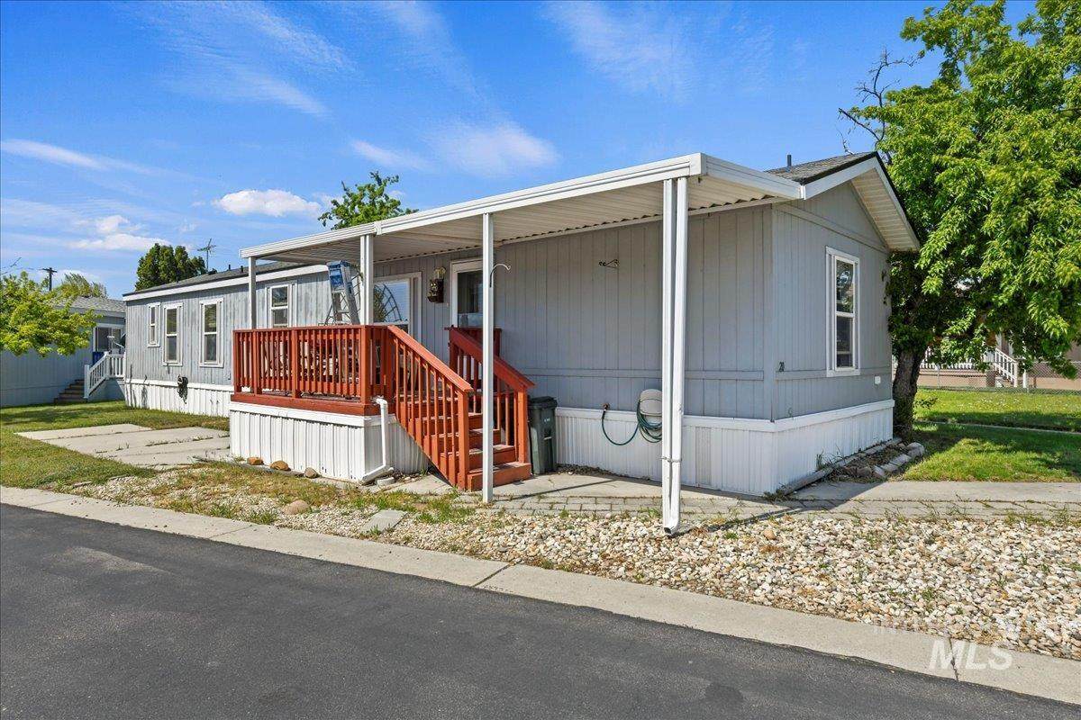 700 Fairview Ave - Photo 1