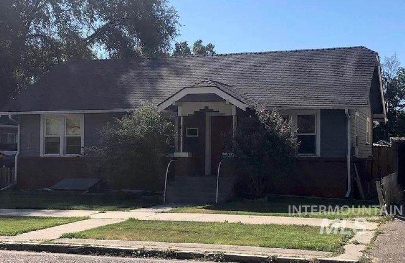 412 15th Ave S - Photo 1