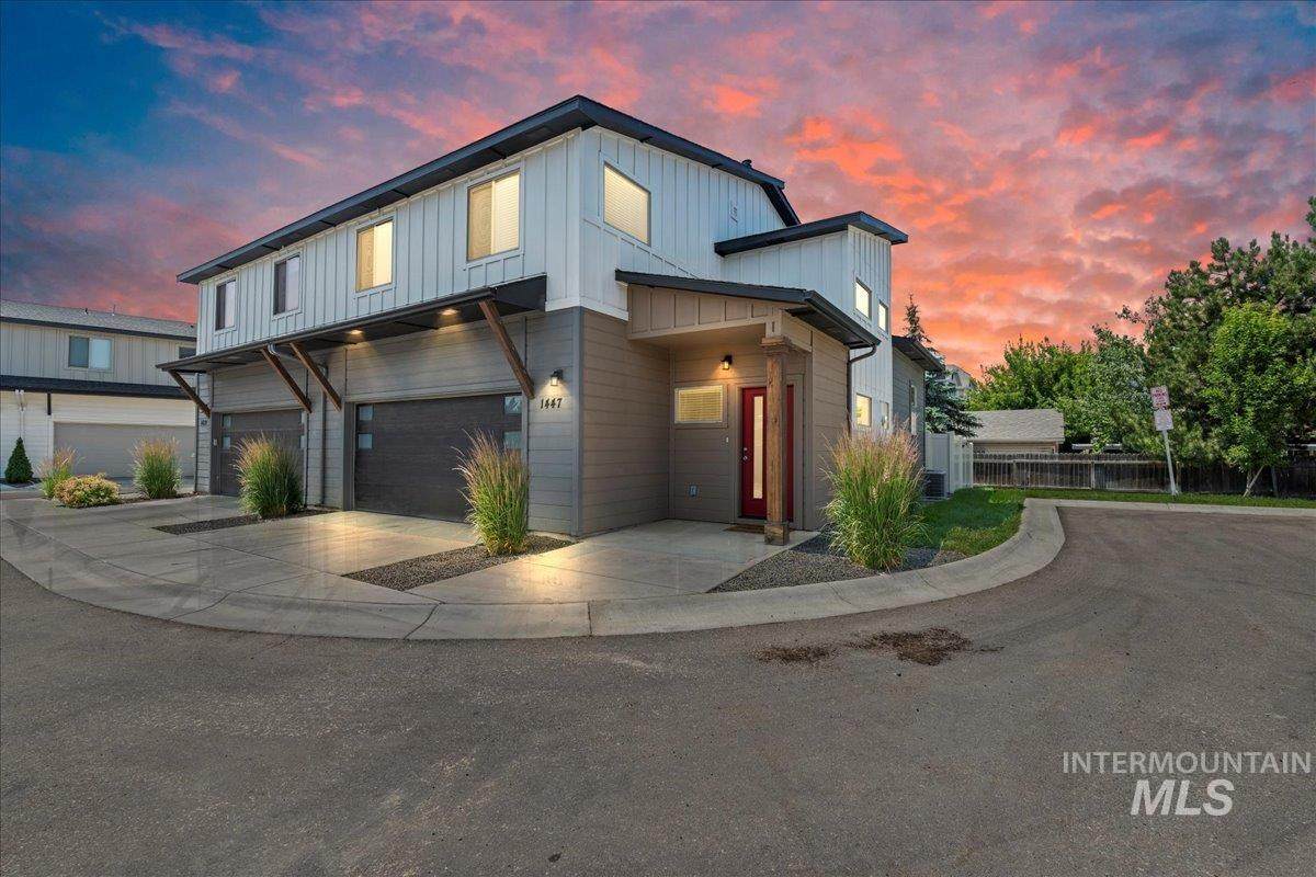 1447 Pineview Lane - Photo 1