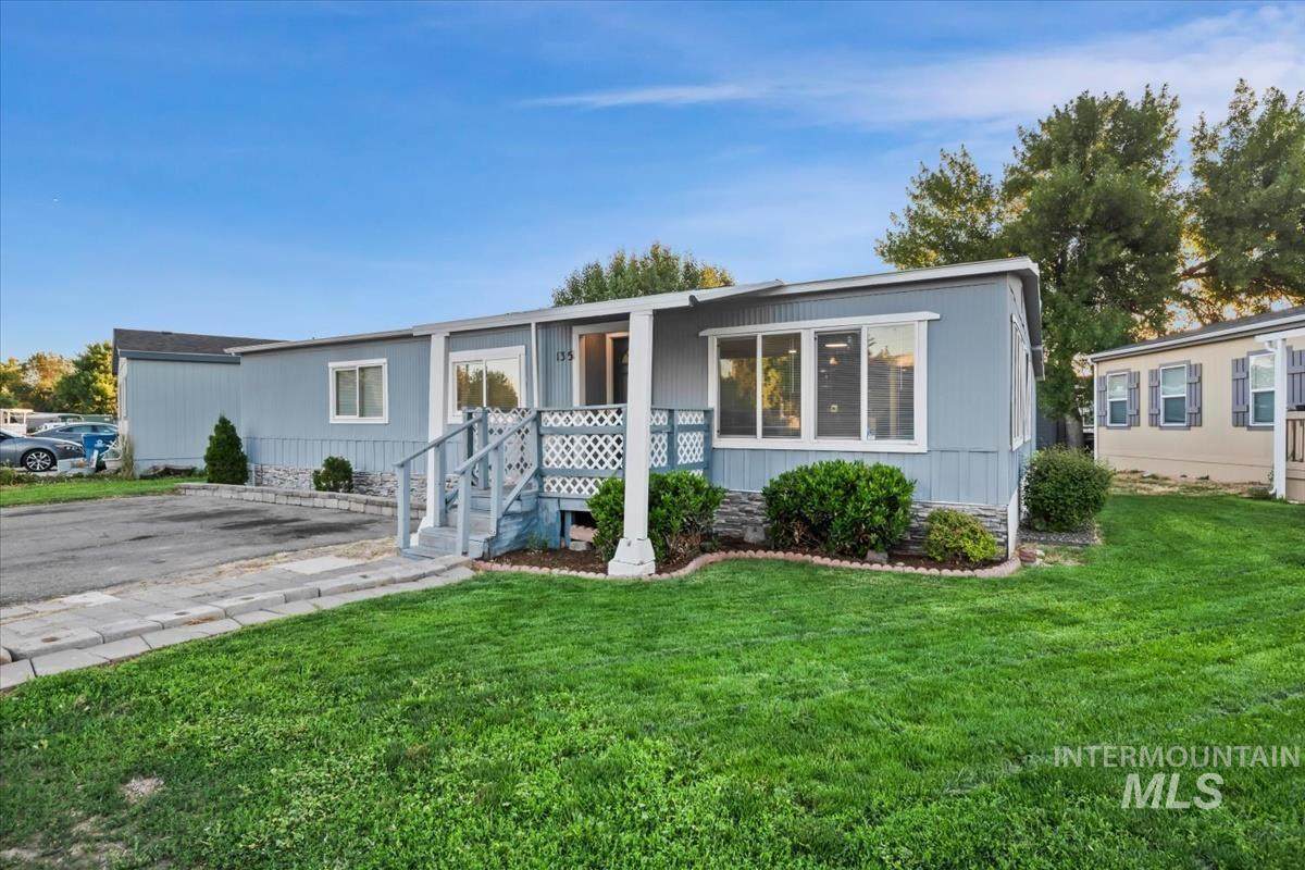 1351 Oakwood Ln - Photo 1