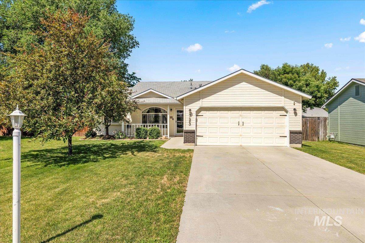 723 Shane Place - Photo 1