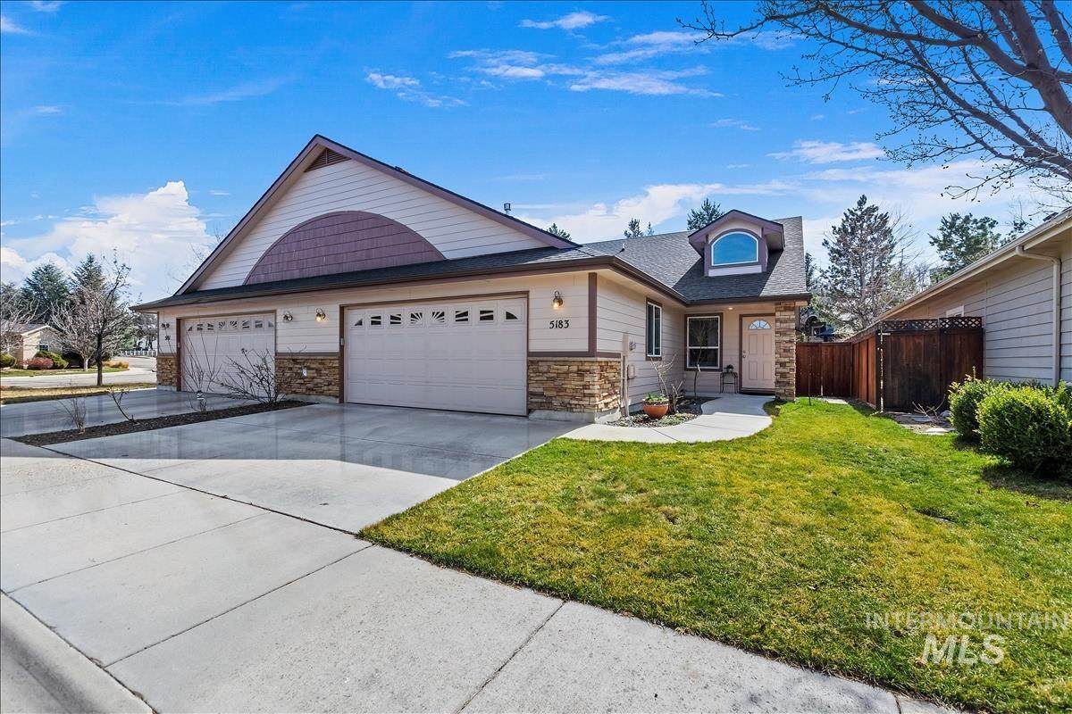 5183 Silverlake Ln. - Photo 1