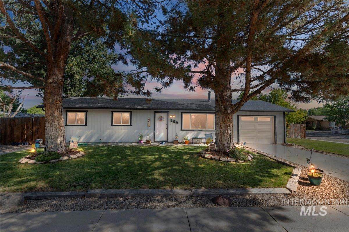 809 Hudson - Photo 1