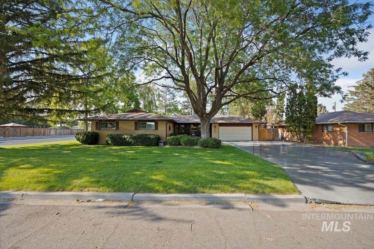 1511 Evergreen Drive - Photo 1