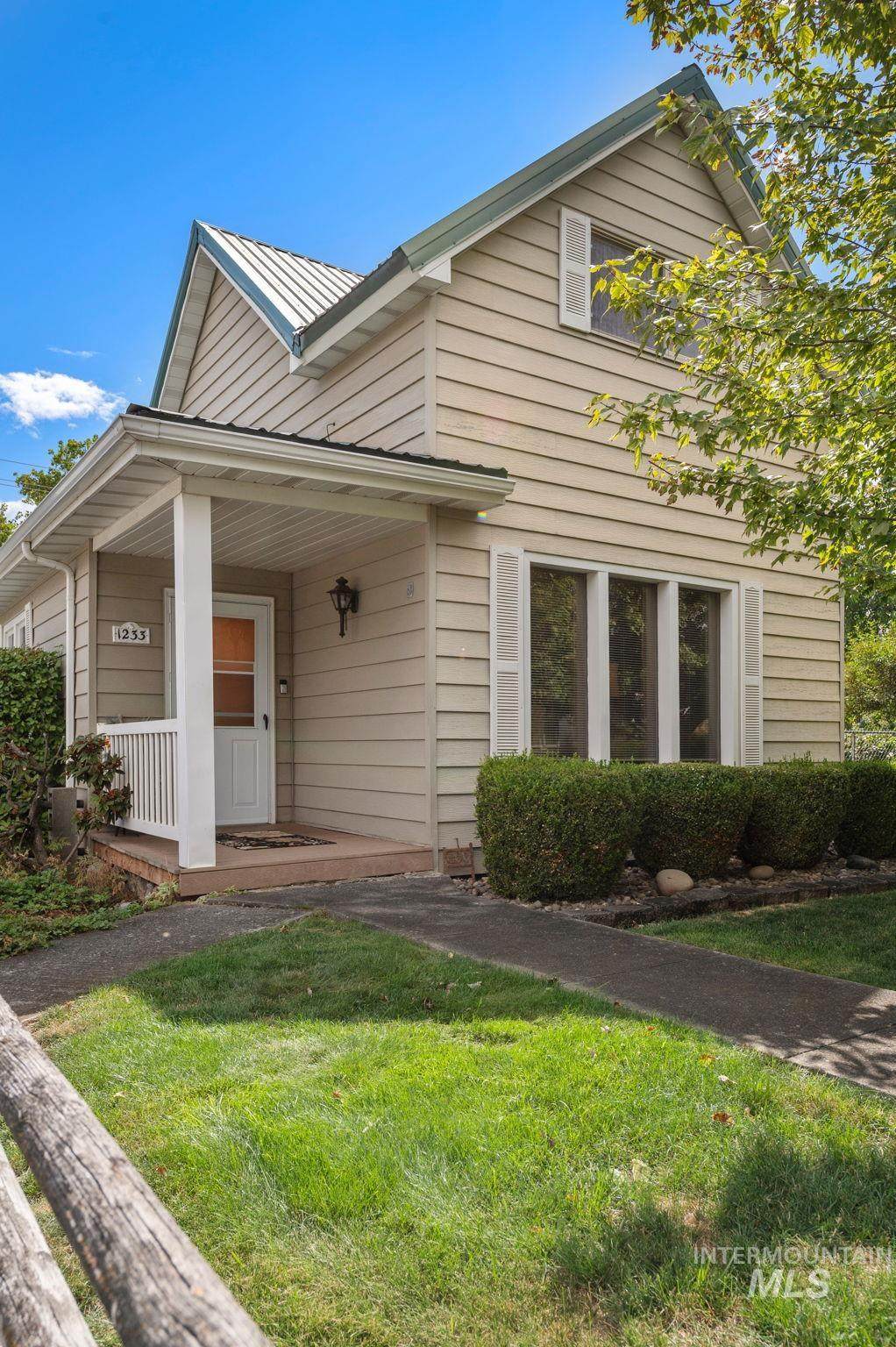 1233 8th Street - Photo 1