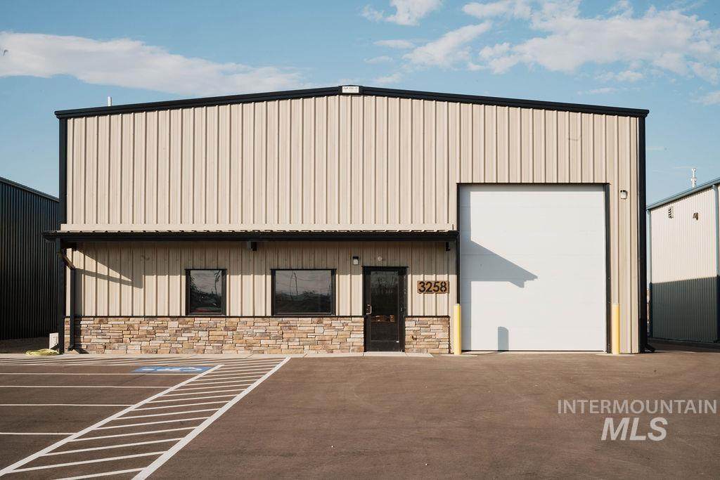 3258 Black Butte Ct - Photo 1