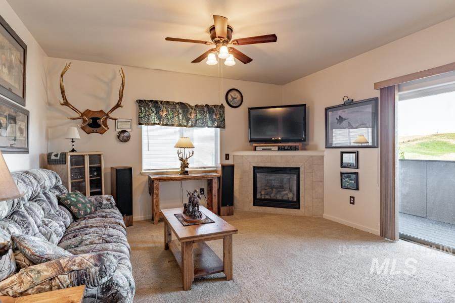 282 Baker St - Photo 1