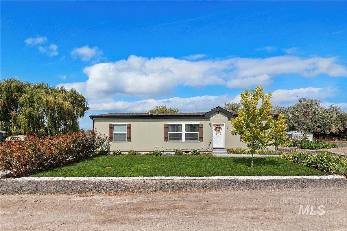 121 Sunset Dr. N - Photo 1