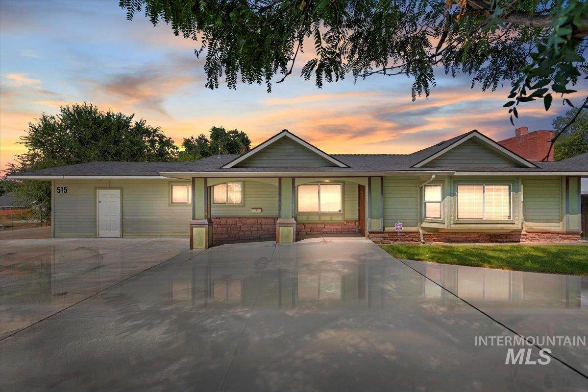 515 16th Ave N - Photo 1