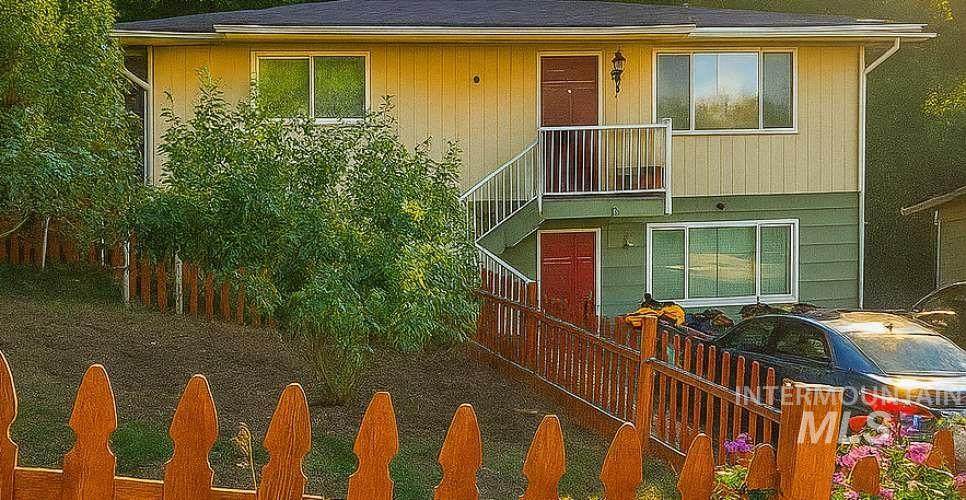 617 Hillside Pl - Photo 1