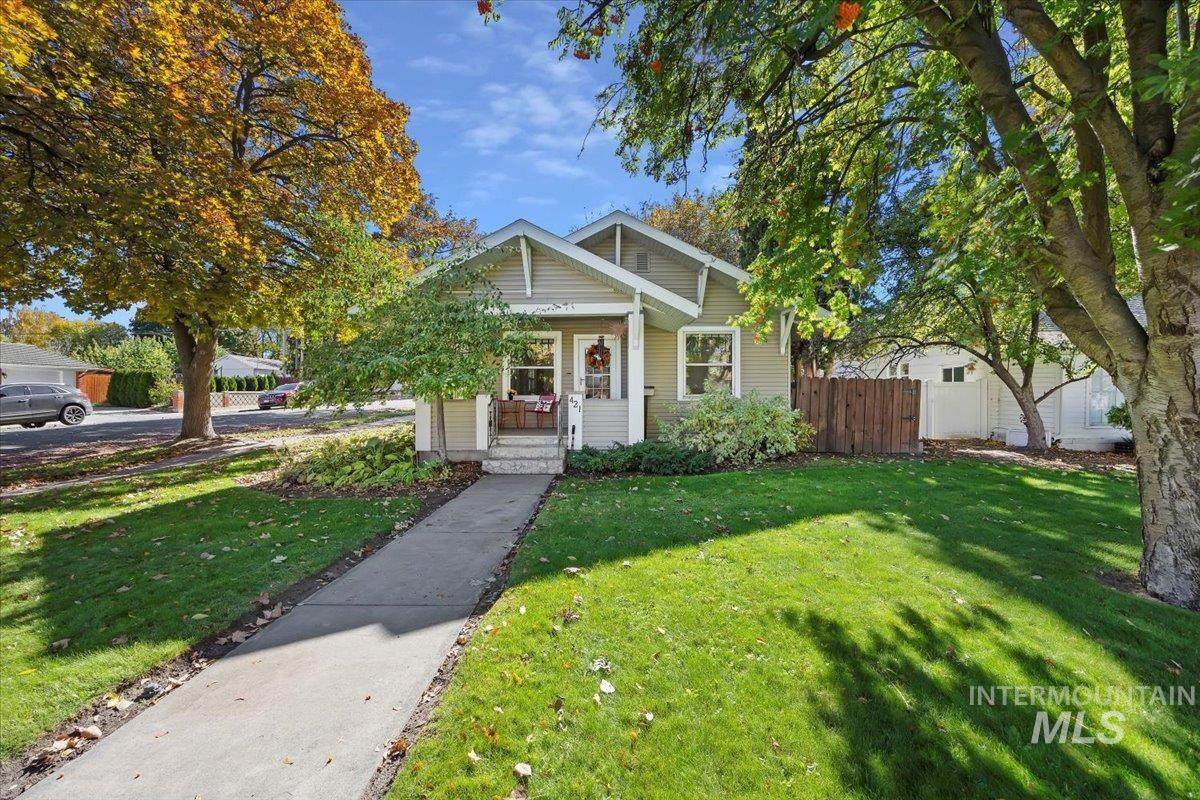 421 Main St - Photo 1