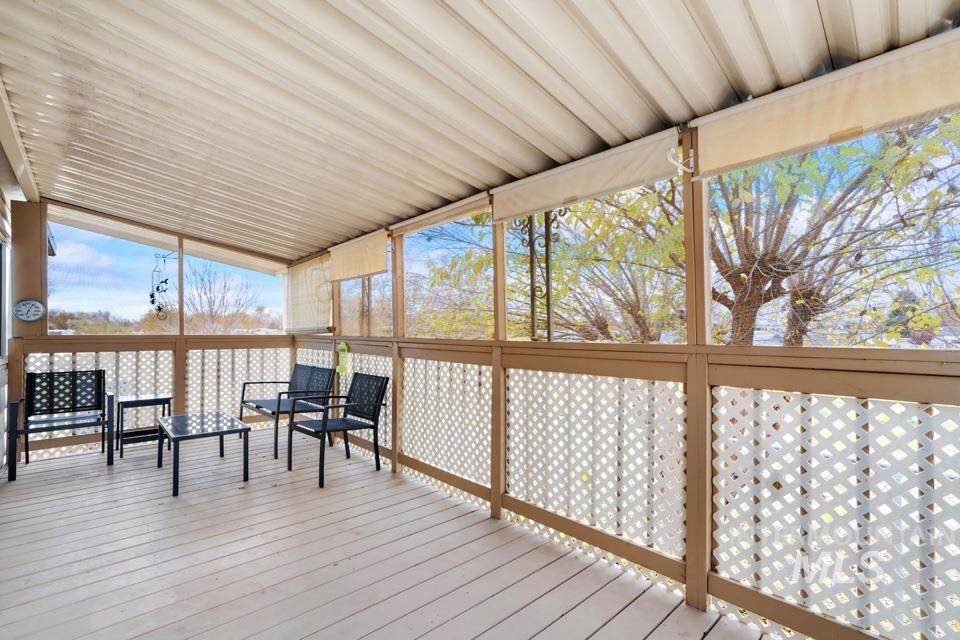 1715 Flamingo - Photo 1