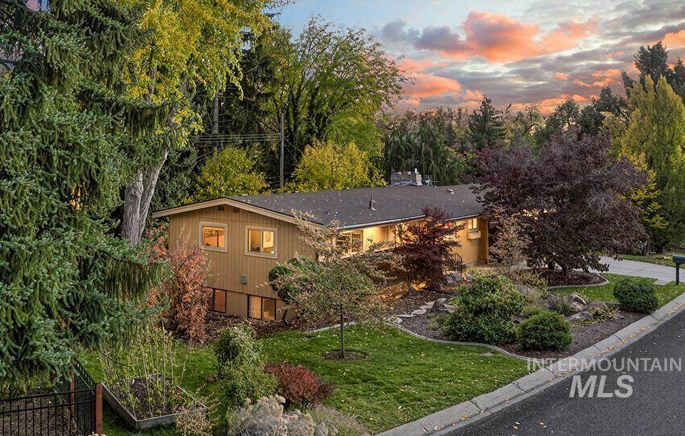 2812 Heather Place - Photo 1