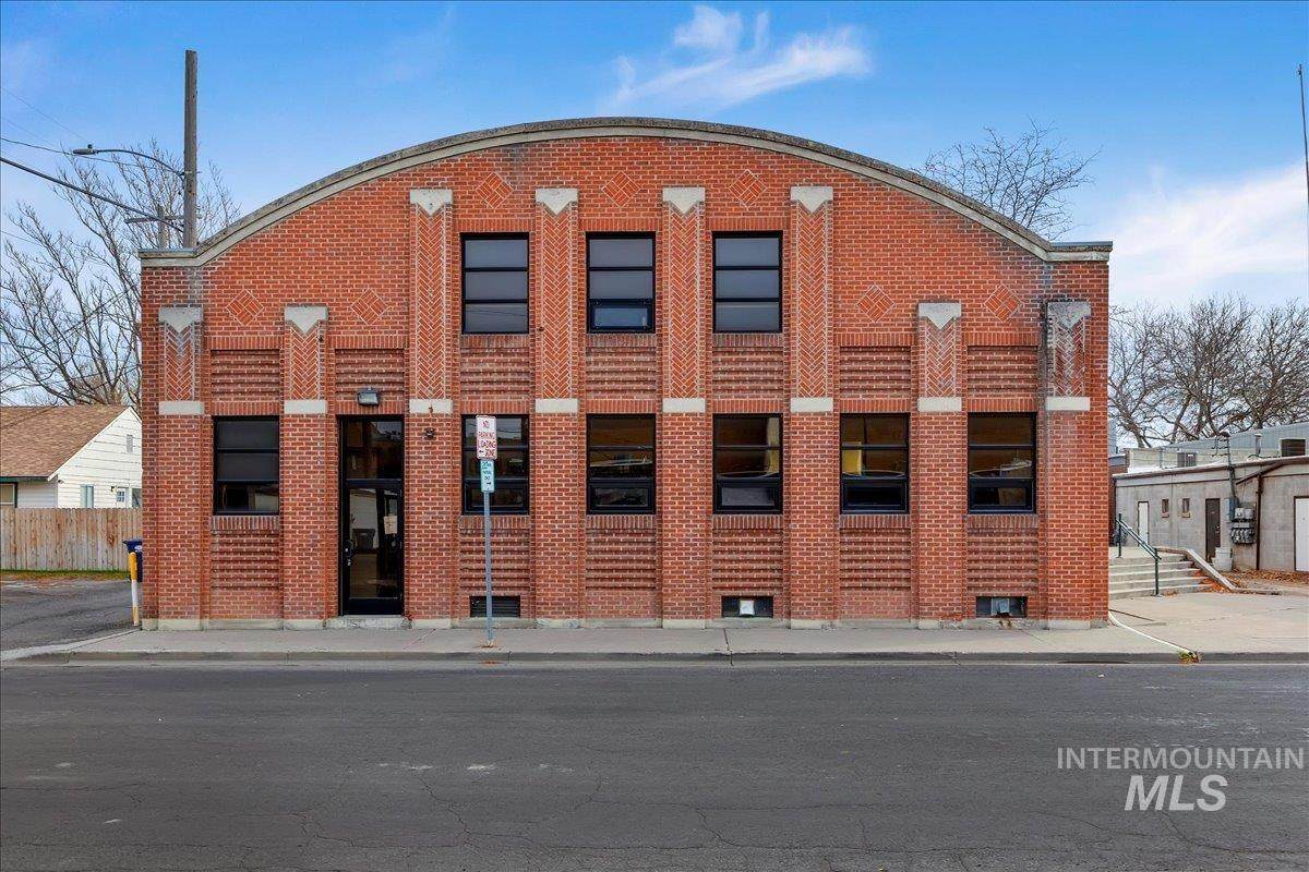 324 Hansen St E - Photo 1