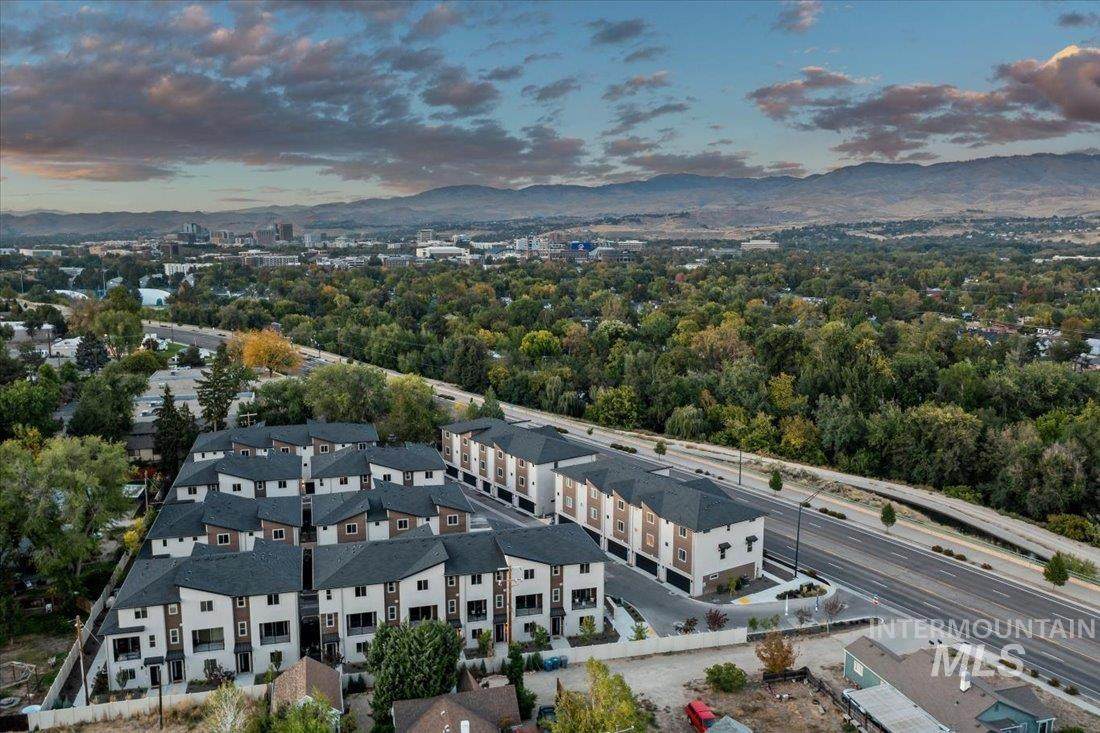 1721 S Rock View Ln - Photo 1