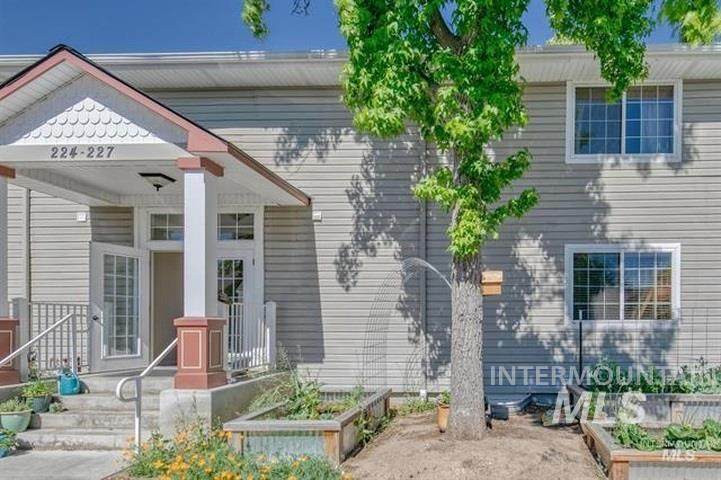 225 Village Ln - Photo 1