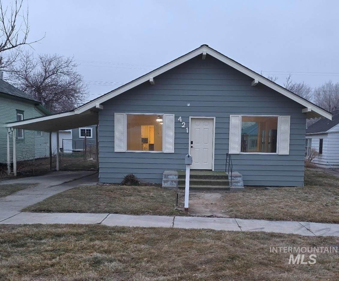 421 12th Ave - Photo 1