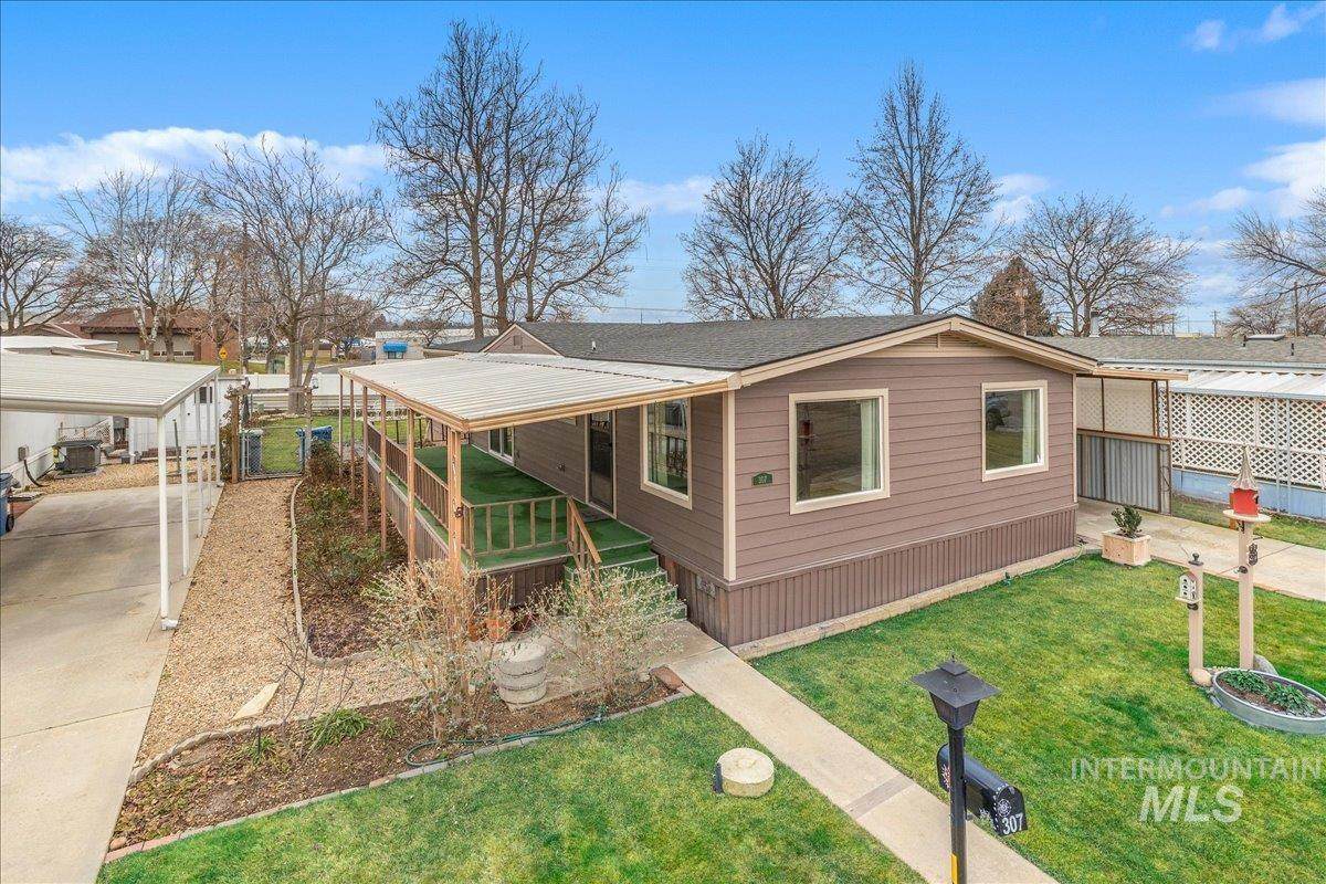 307 Driftwood Rd - Photo 1