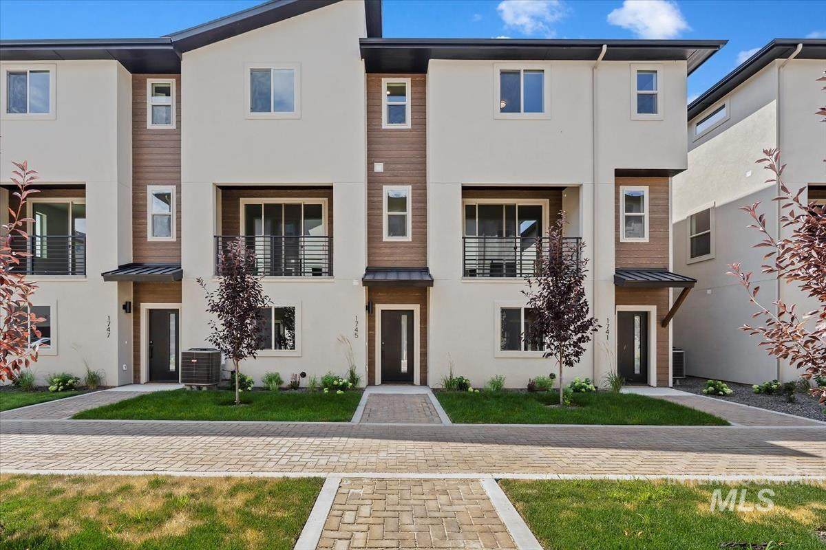 1703 Rock View Ln - Photo 1