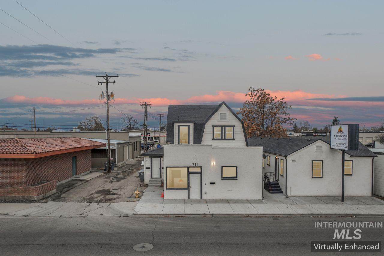 911 2nd Street S - Photo 1