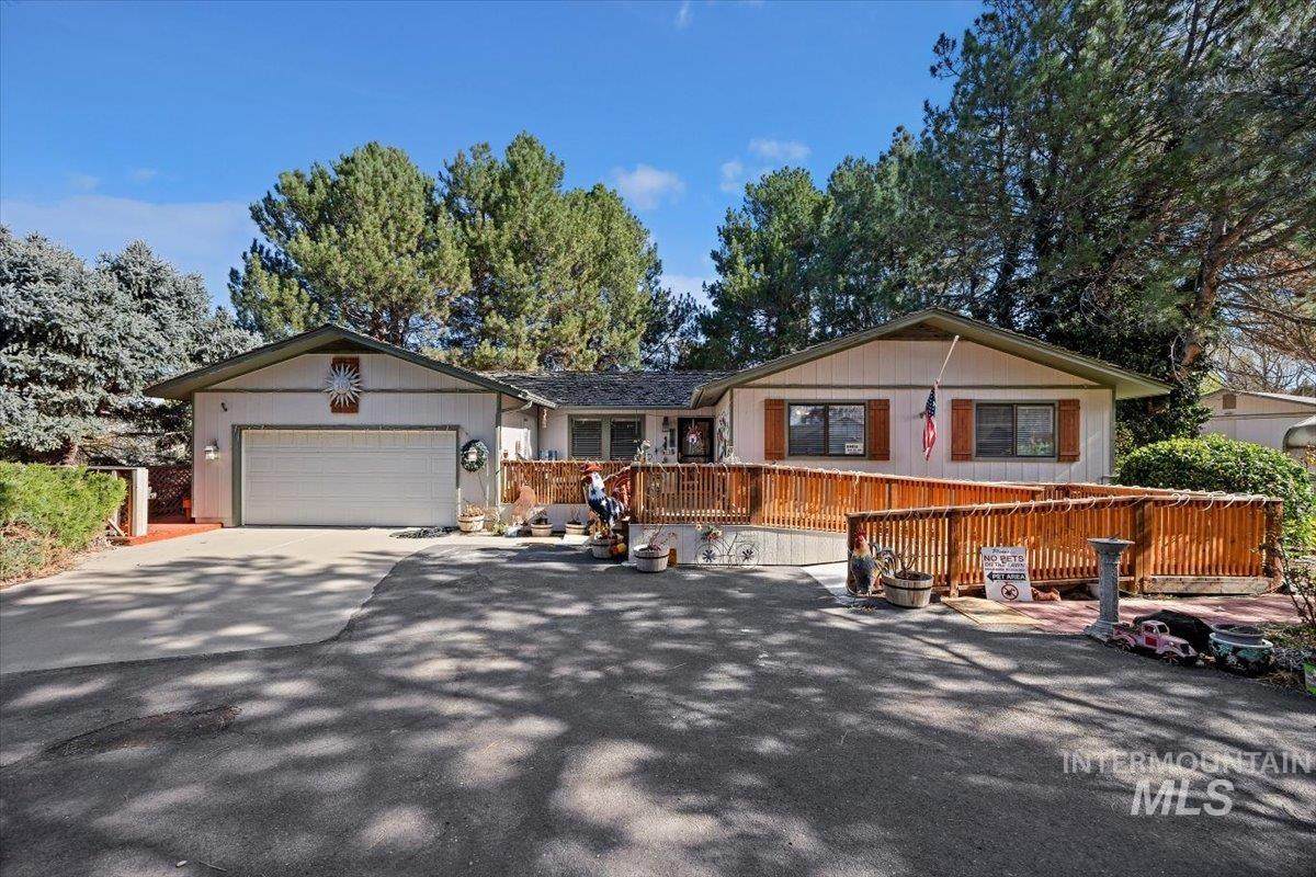 215 Willow - Photo 1