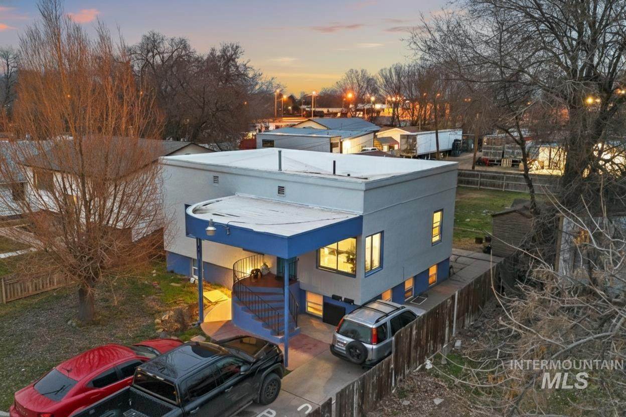 116 22nd Ave S - Photo 1