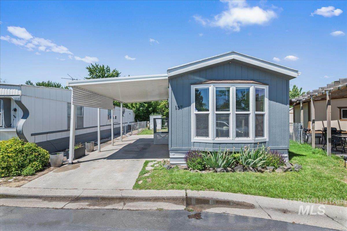 424 Cherry Ln - Photo 1