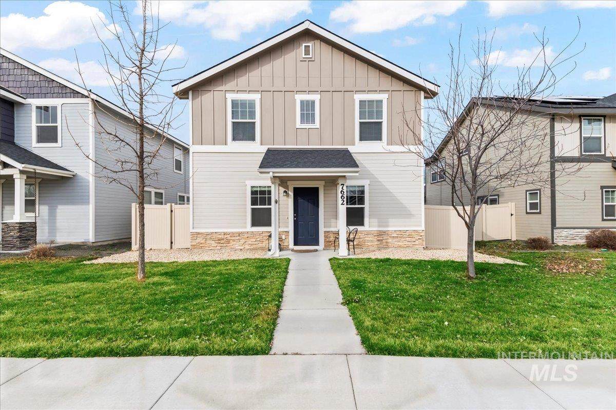 7662 Sea Breeze Way - Photo 1