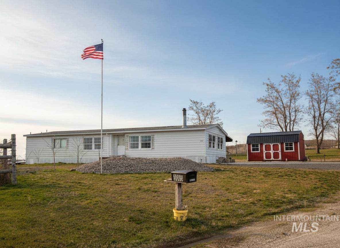 3065 Center Ave - Photo 1