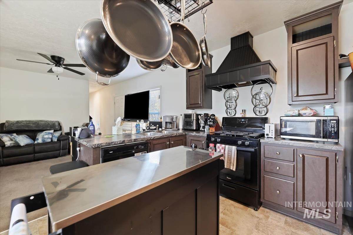 424 Cherry Ln - Photo 1