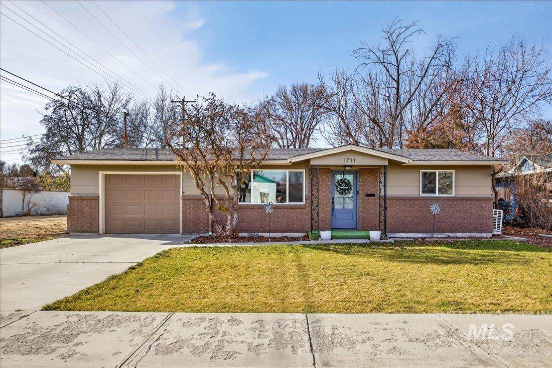 1711 6th St. S. - Photo 1