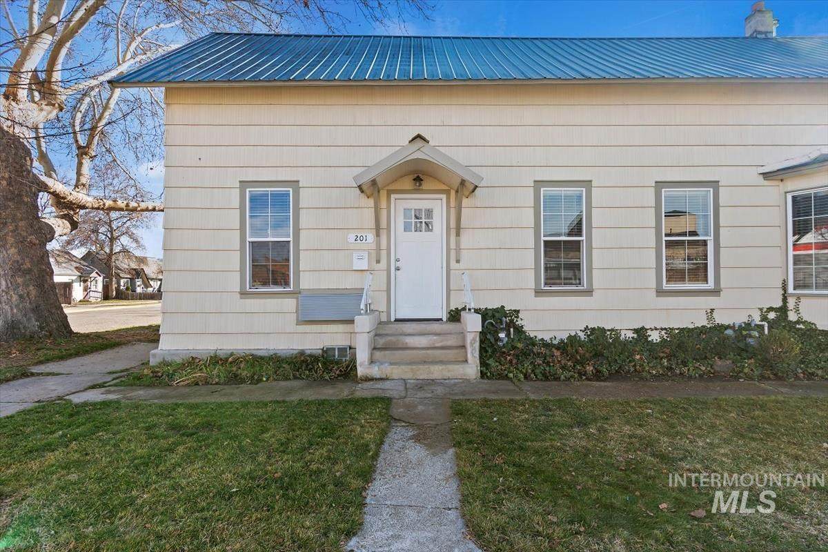 201 W 1st Street - Photo 1