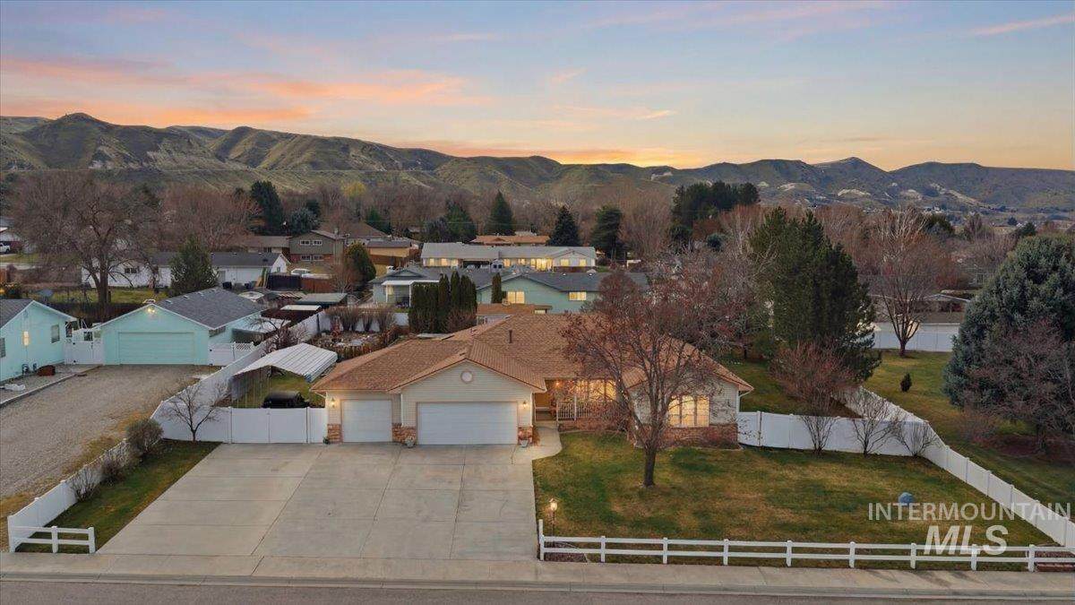 2225 Wildwood Ln - Photo 1