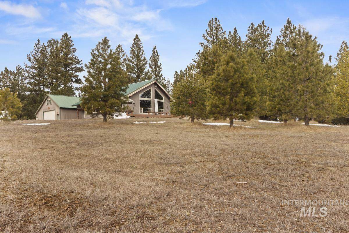 13 Blue Spruce Court - Photo 1