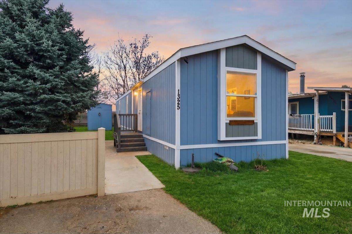 1325 Arrow Ln - Photo 1