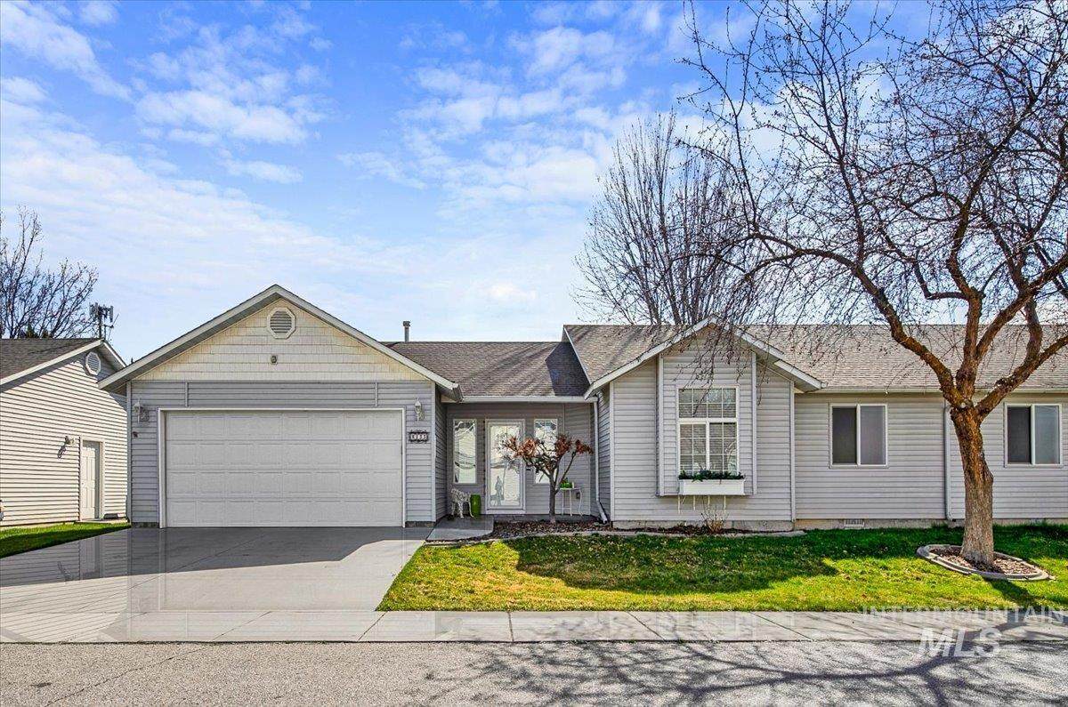 8133 W. Penny Ln. - Photo 1