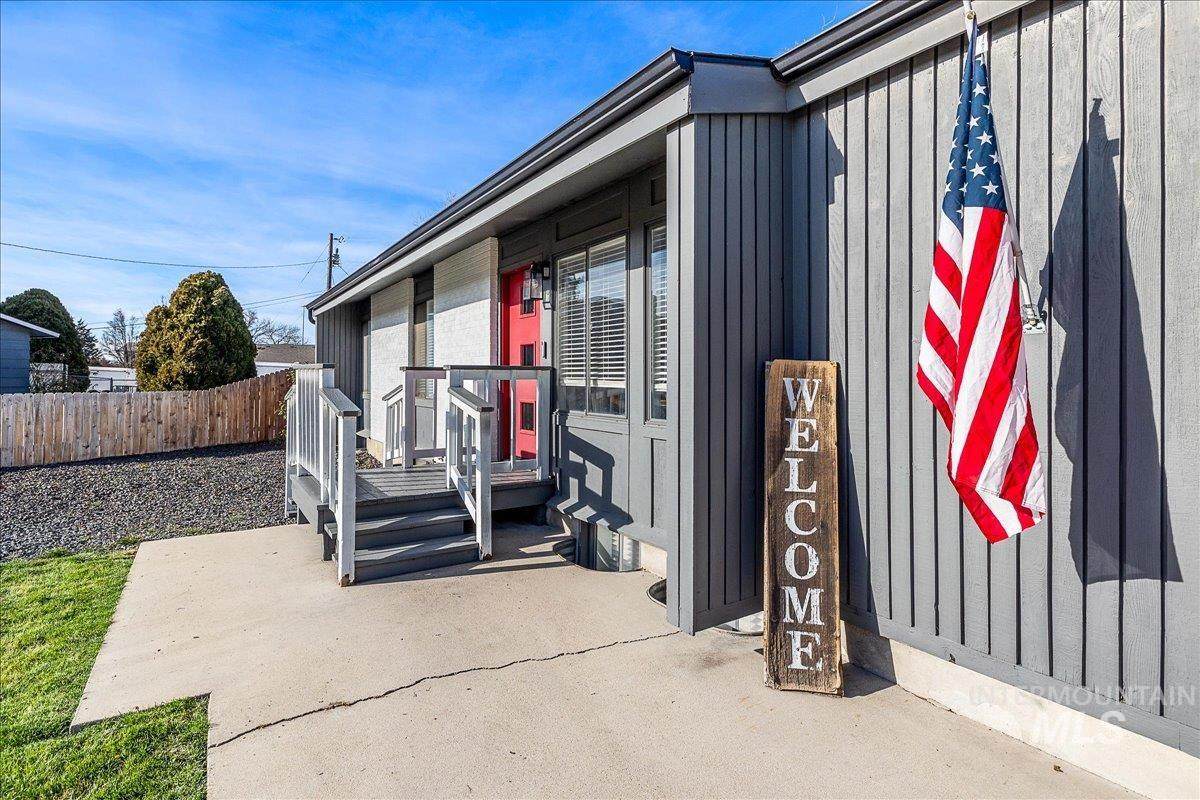 8146 Hummel Drive - Photo 1