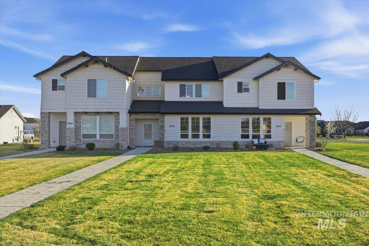 5764 W Stadium Ln - Photo 1