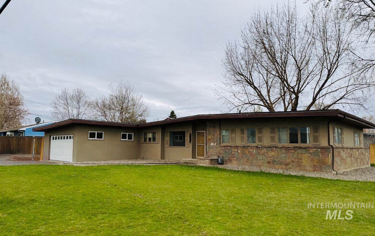 820 Burrell Ave - Photo 1