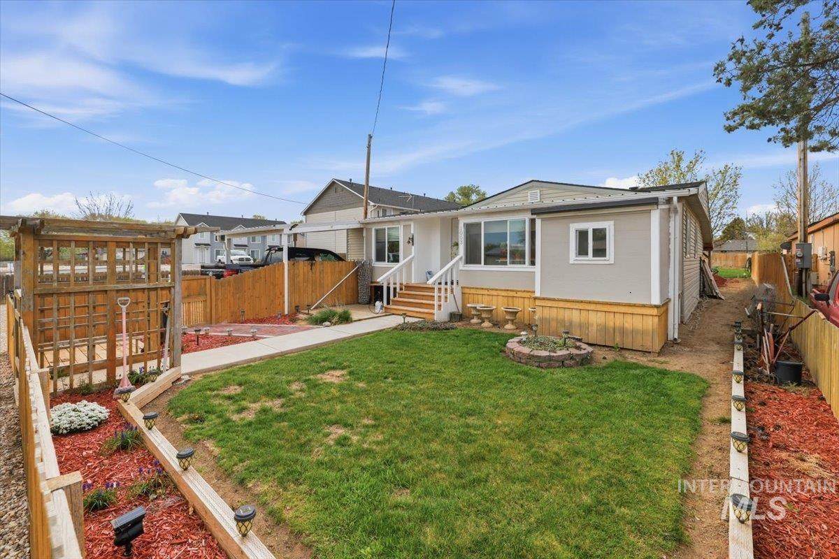 1003 E Iowa Ave - Photo 1