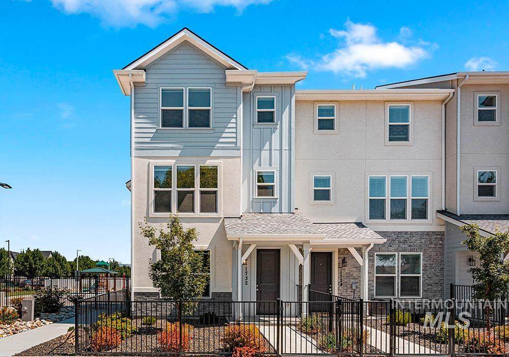 1732 Shamrock - Photo 1